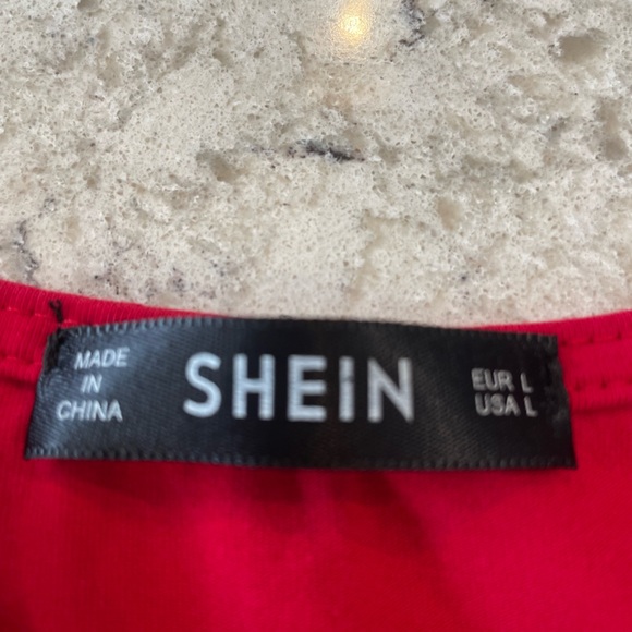 Red t-shirt - Picture 2 of 2